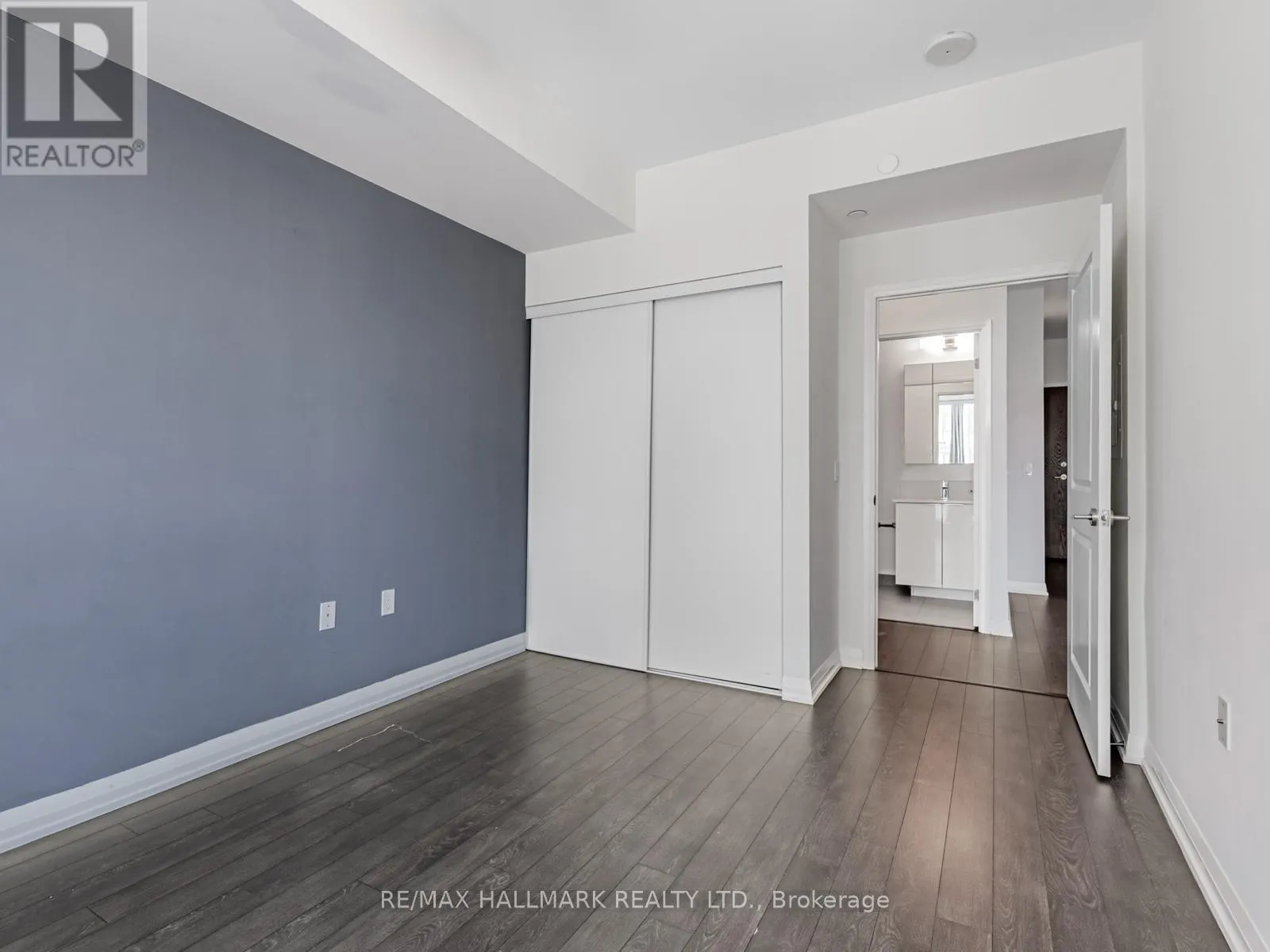 322 - 99 EAGLE ROCK WAY