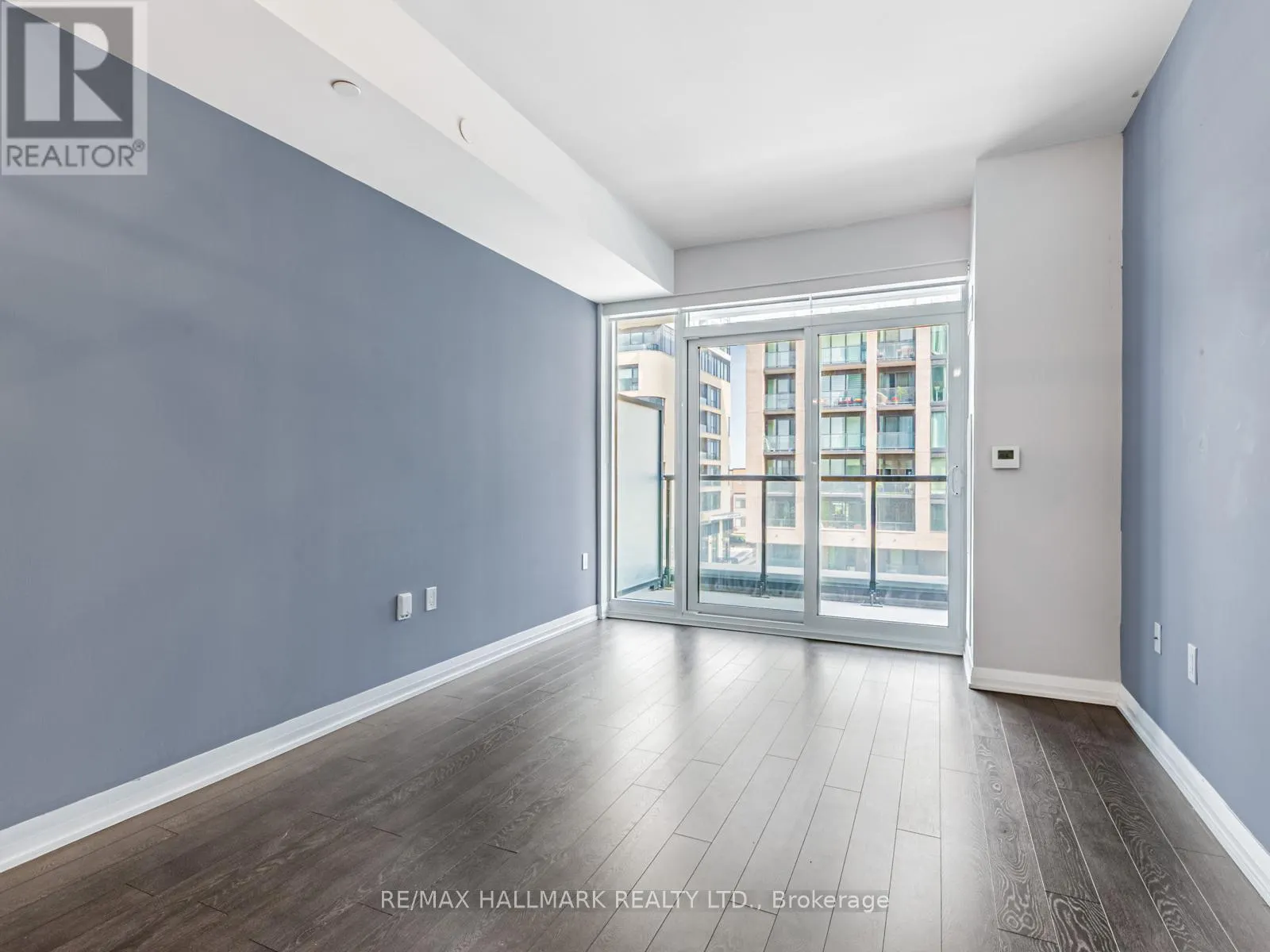 322 - 99 EAGLE ROCK WAY