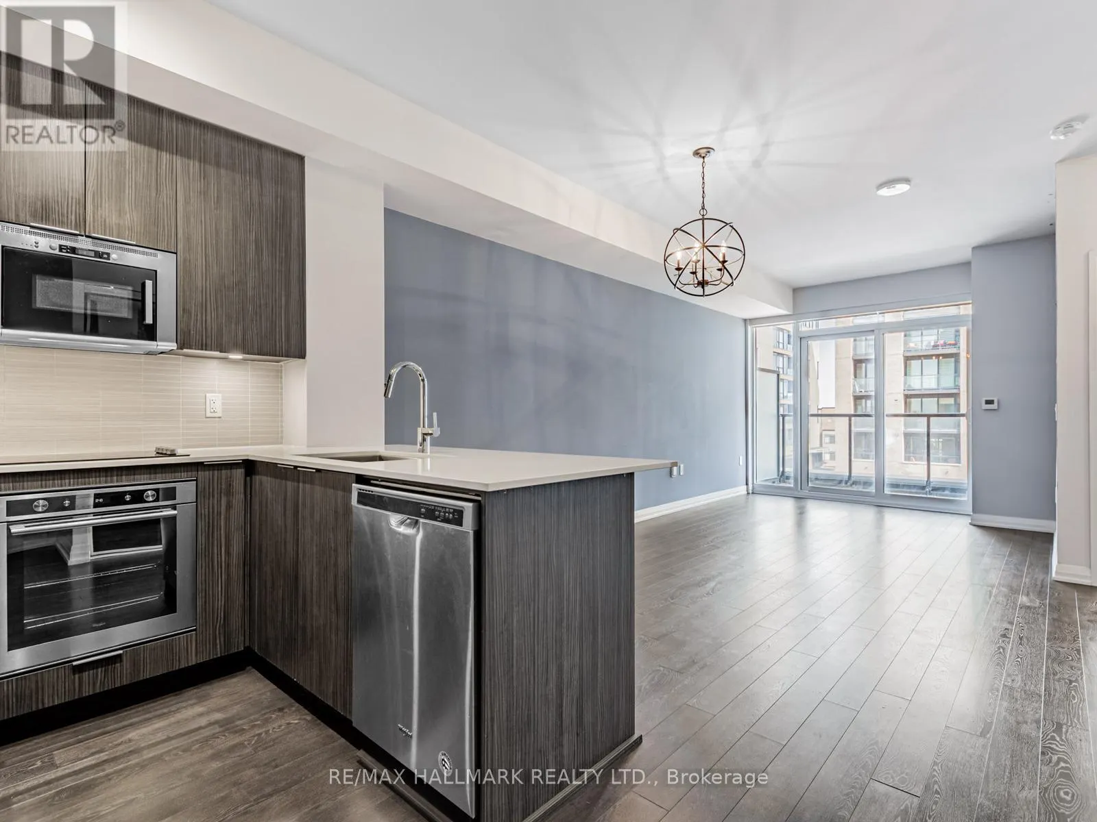 322 - 99 EAGLE ROCK WAY