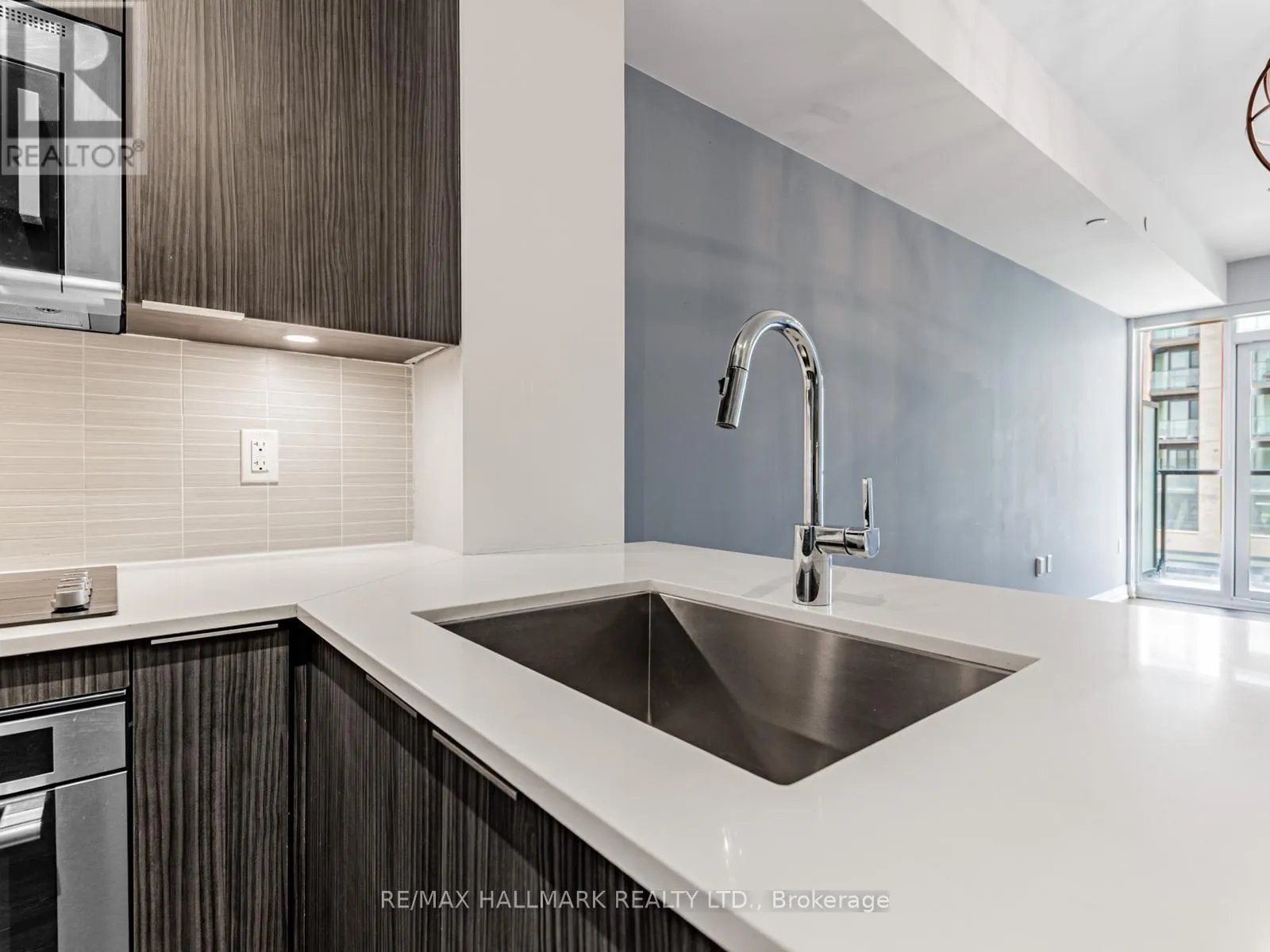 322 - 99 EAGLE ROCK WAY