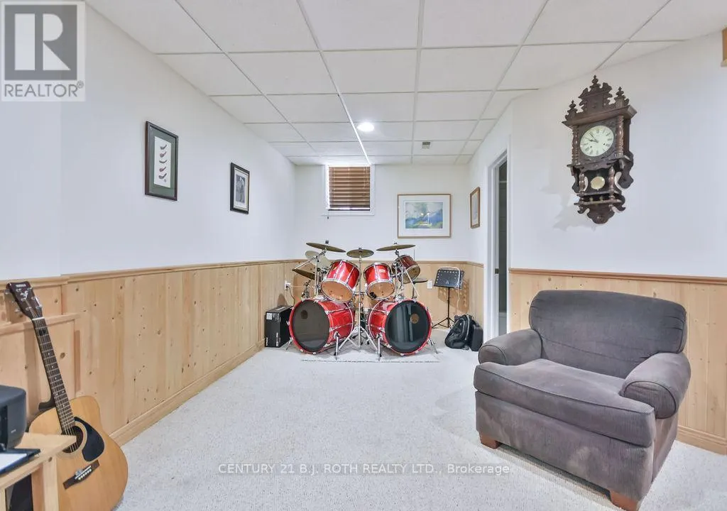 924 VICROL DRIVE