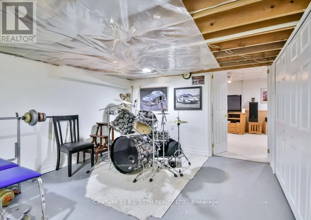 924 VICROL DRIVE