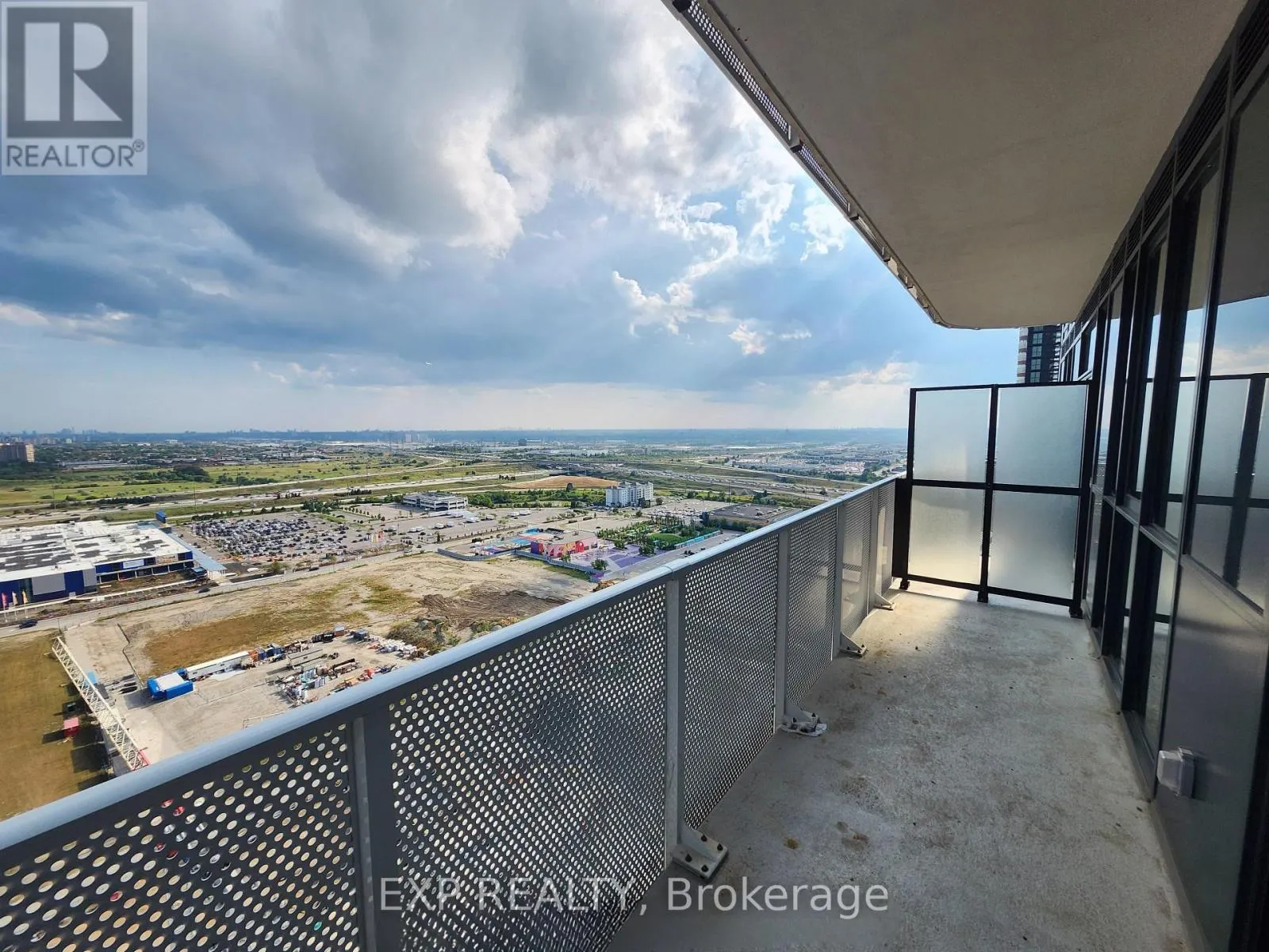 UNIT 4308 - 28 INTERCHANGE WAY WAY N