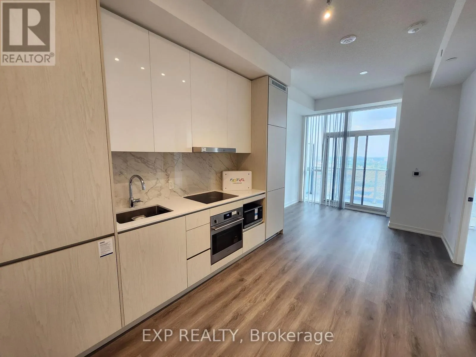 UNIT 4308 - 28 INTERCHANGE WAY WAY N