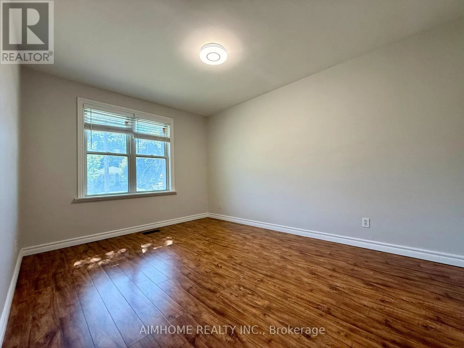 371 WENLOCK AVENUE