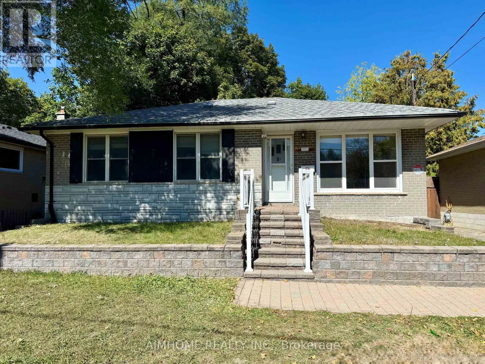 371 WENLOCK AVENUE
