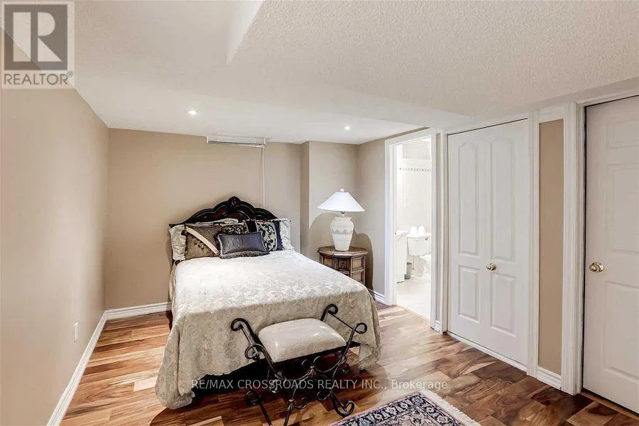 2 MUMBERSON COURT