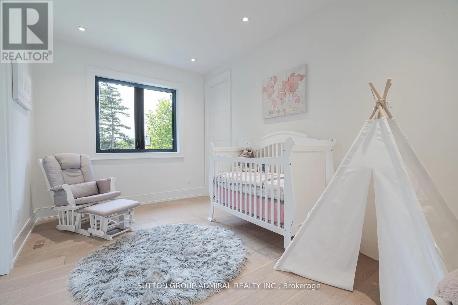 98 BABCOMBE DRIVE