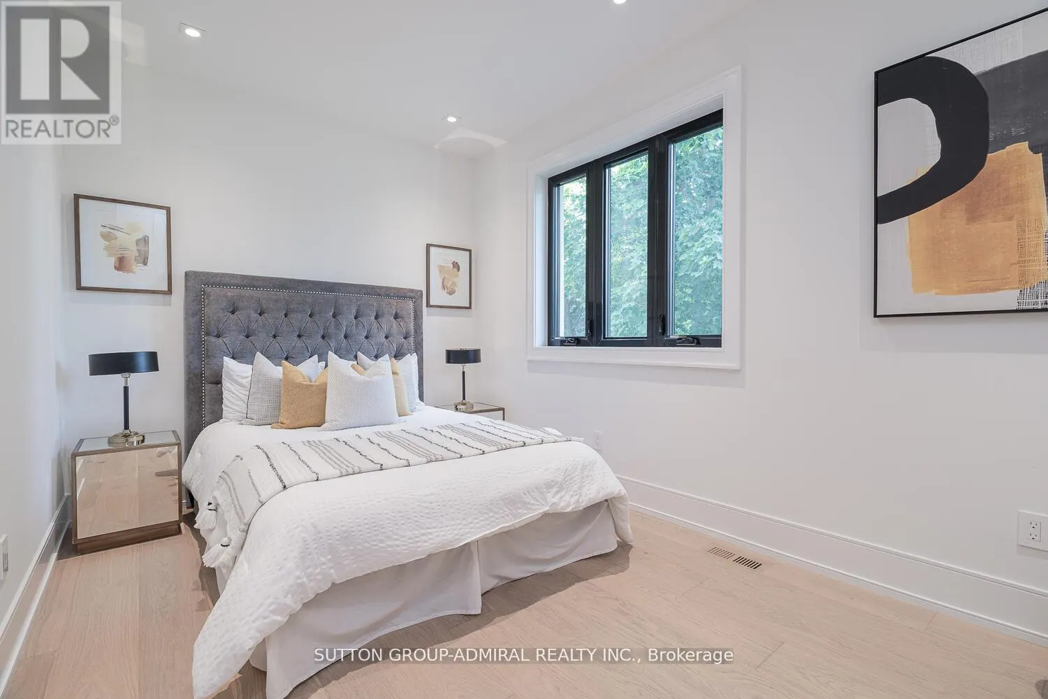 98 BABCOMBE DRIVE