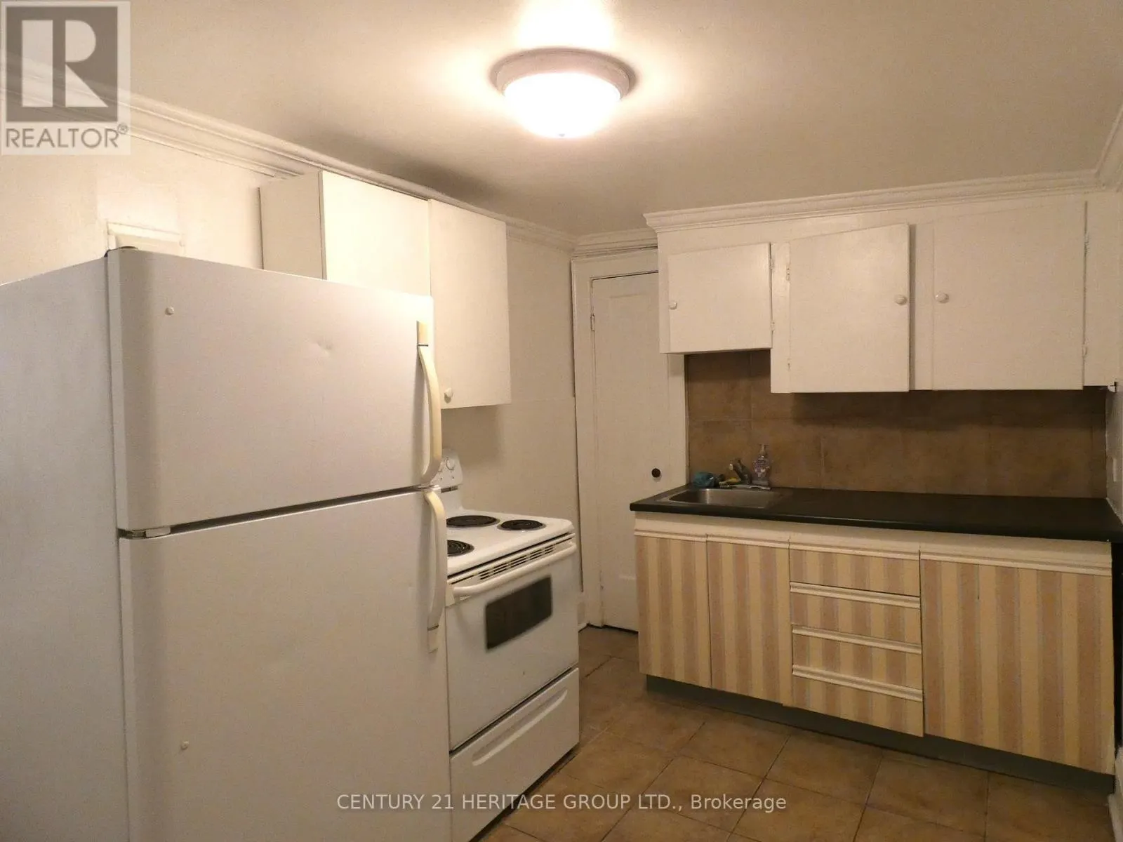 6 - 201 MAIN STREET S