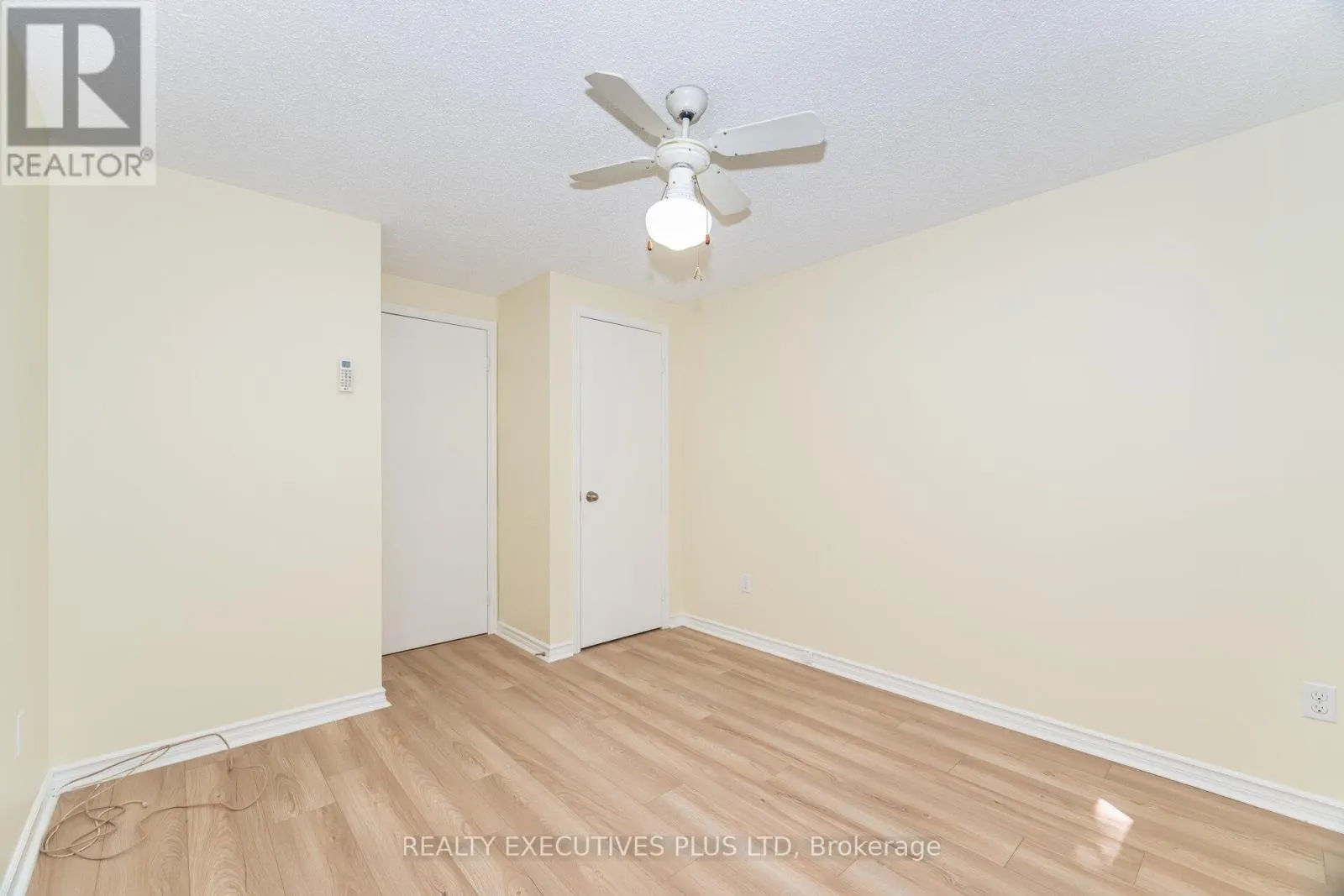3 HICKORY COURT
