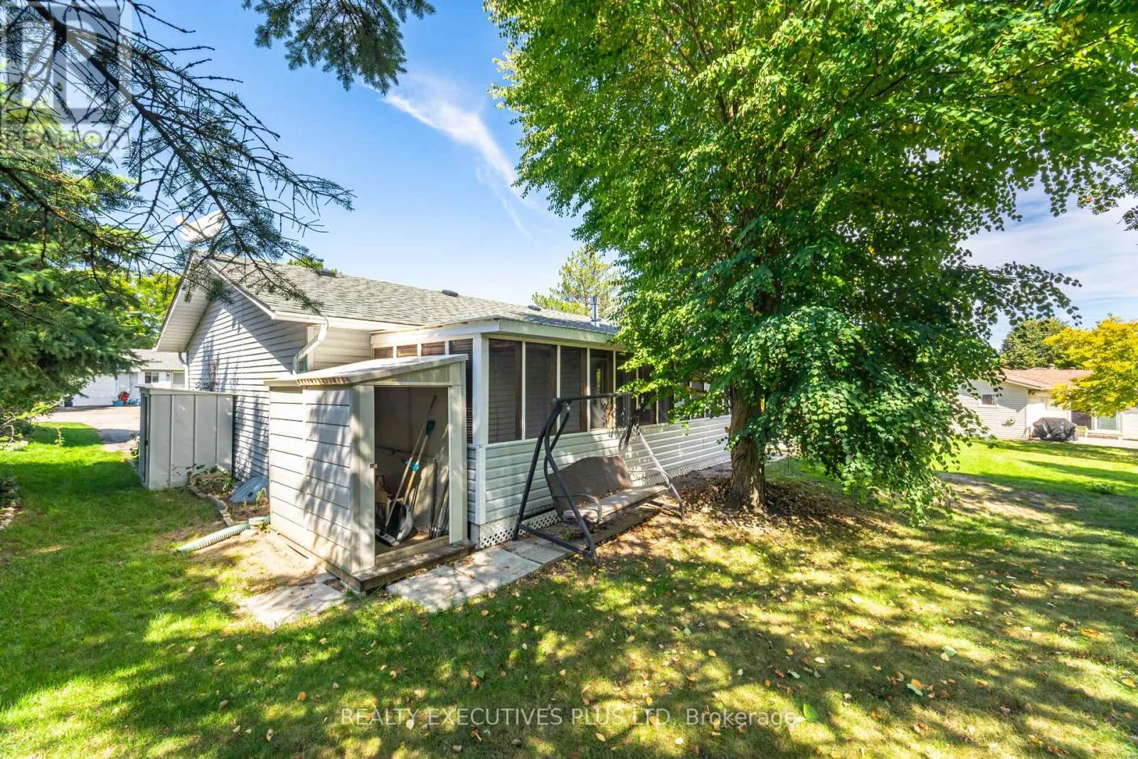 3 HICKORY COURT