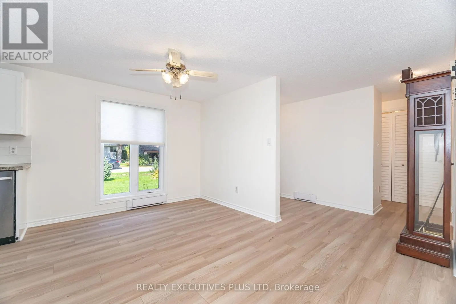 3 HICKORY COURT