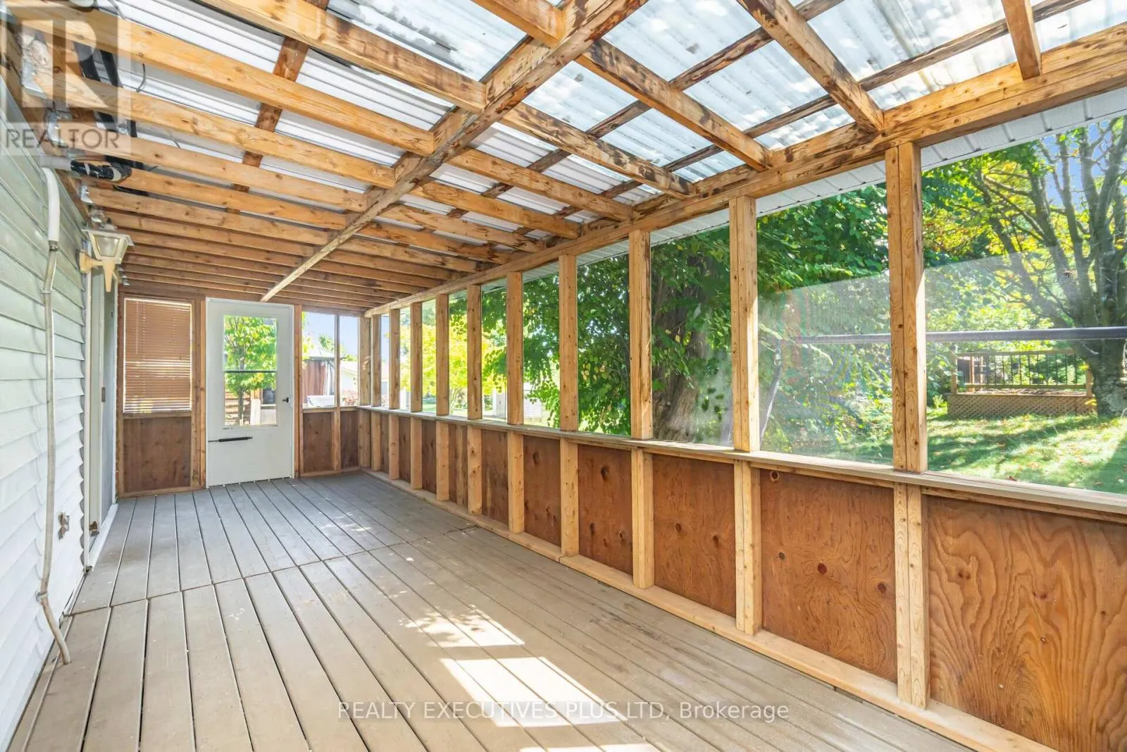 3 HICKORY COURT