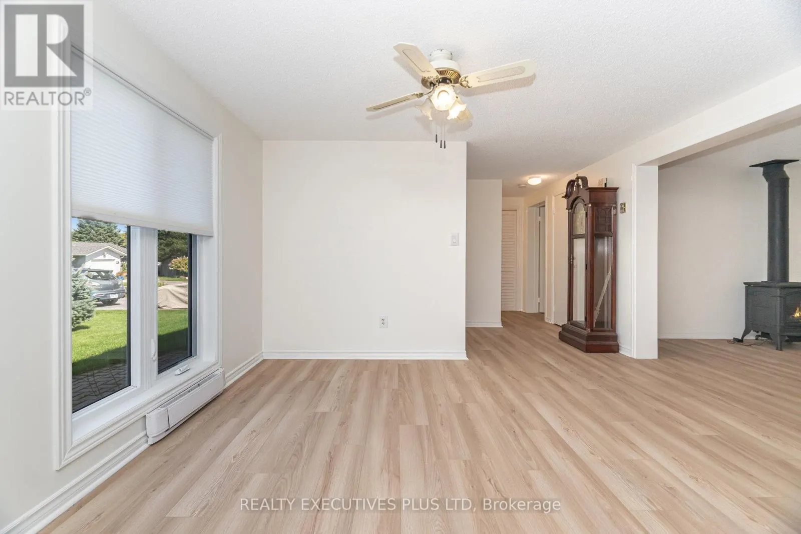 3 HICKORY COURT