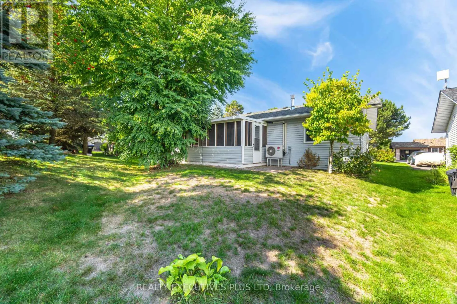 3 HICKORY COURT