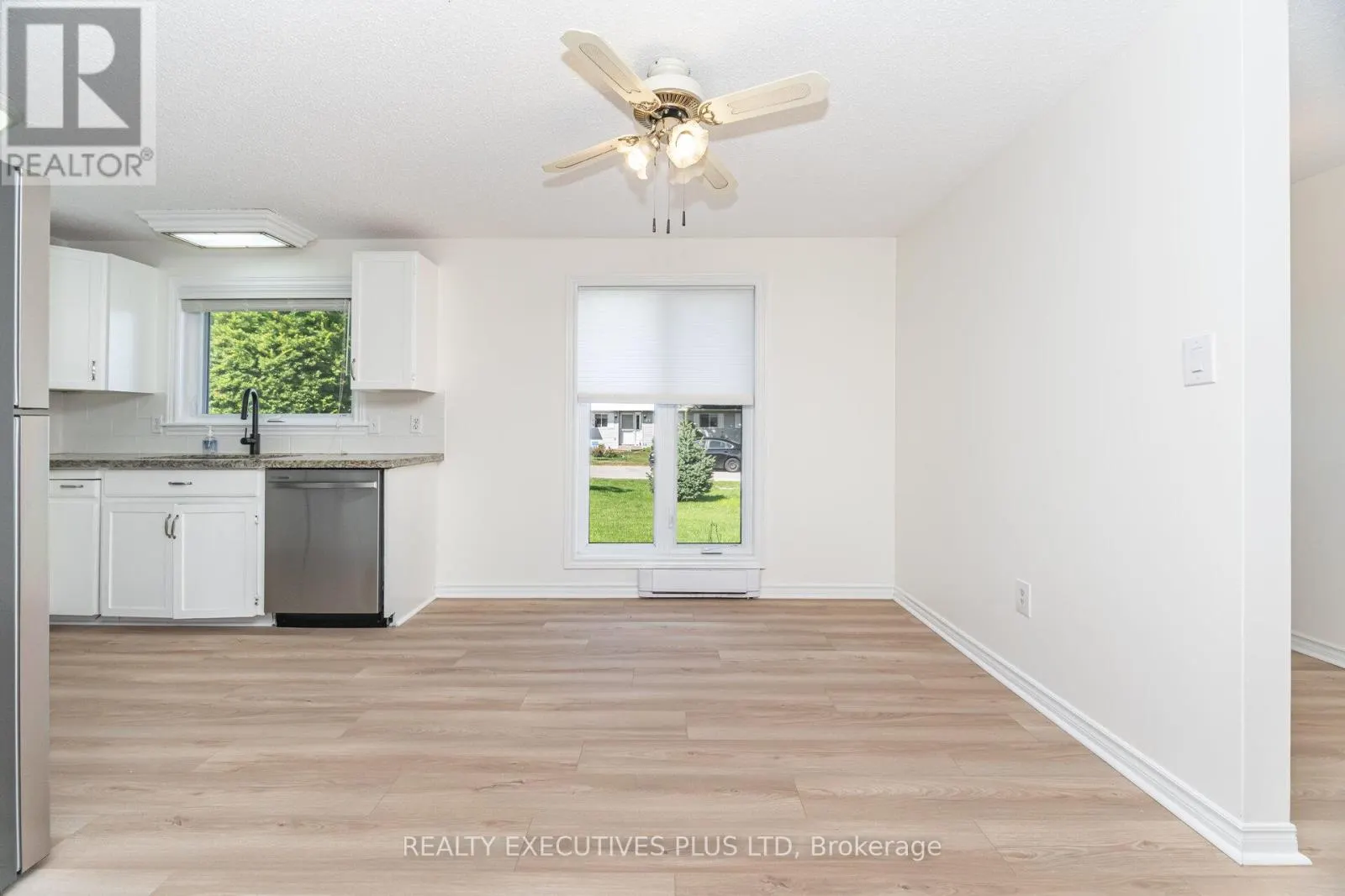 3 HICKORY COURT