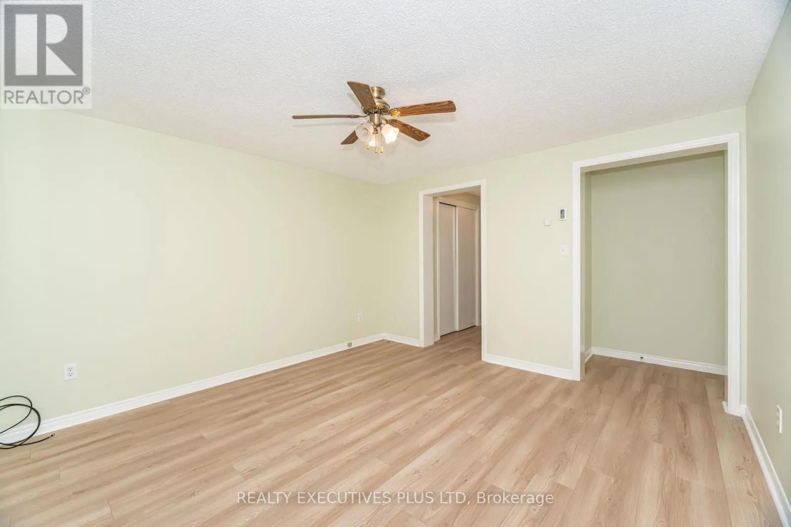 3 HICKORY COURT