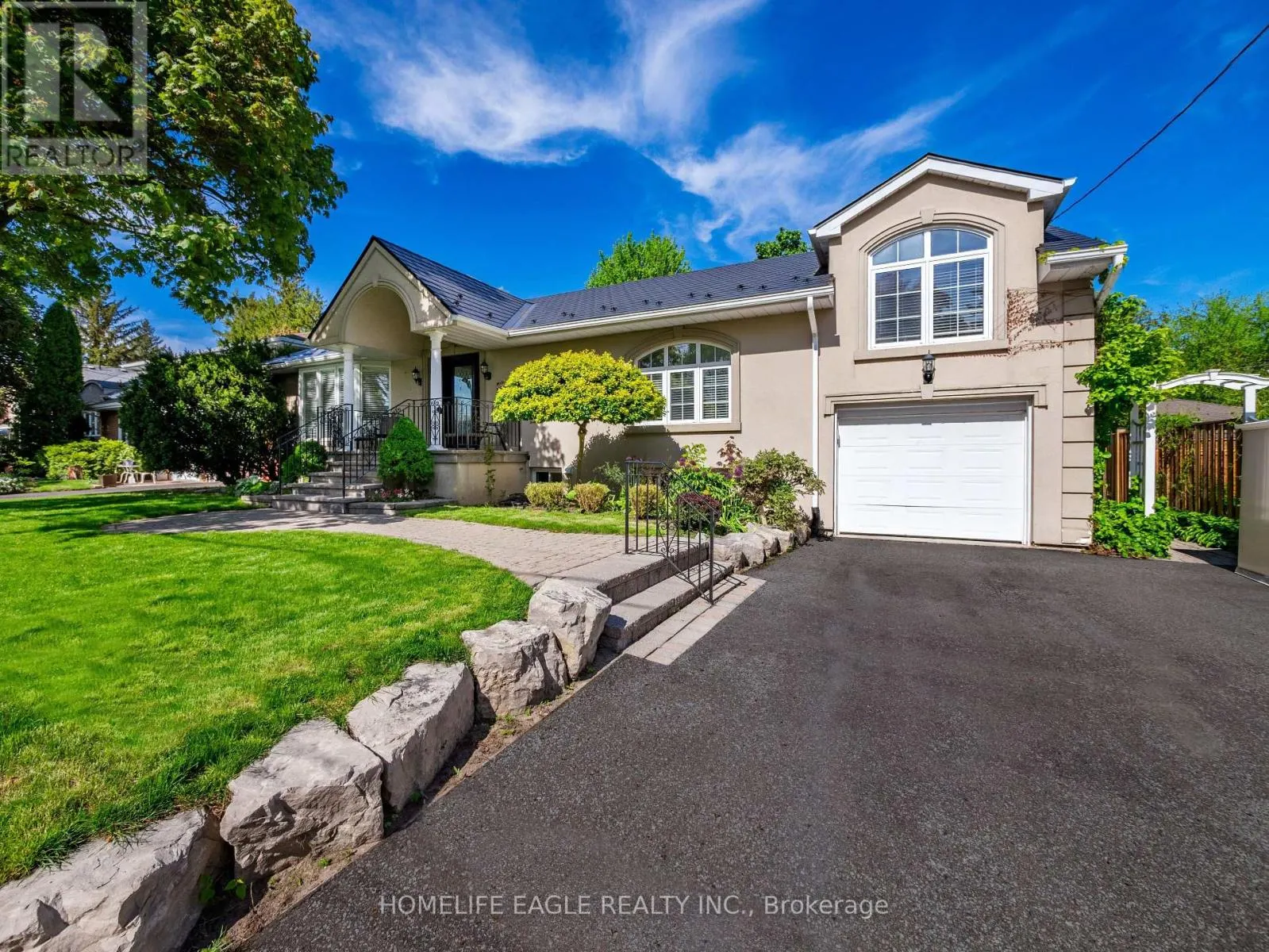11 KNOLLSIDE DRIVE
