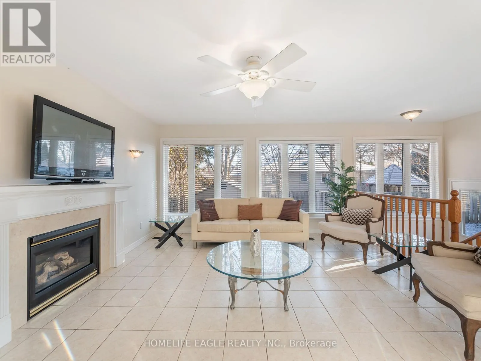 11 KNOLLSIDE DRIVE