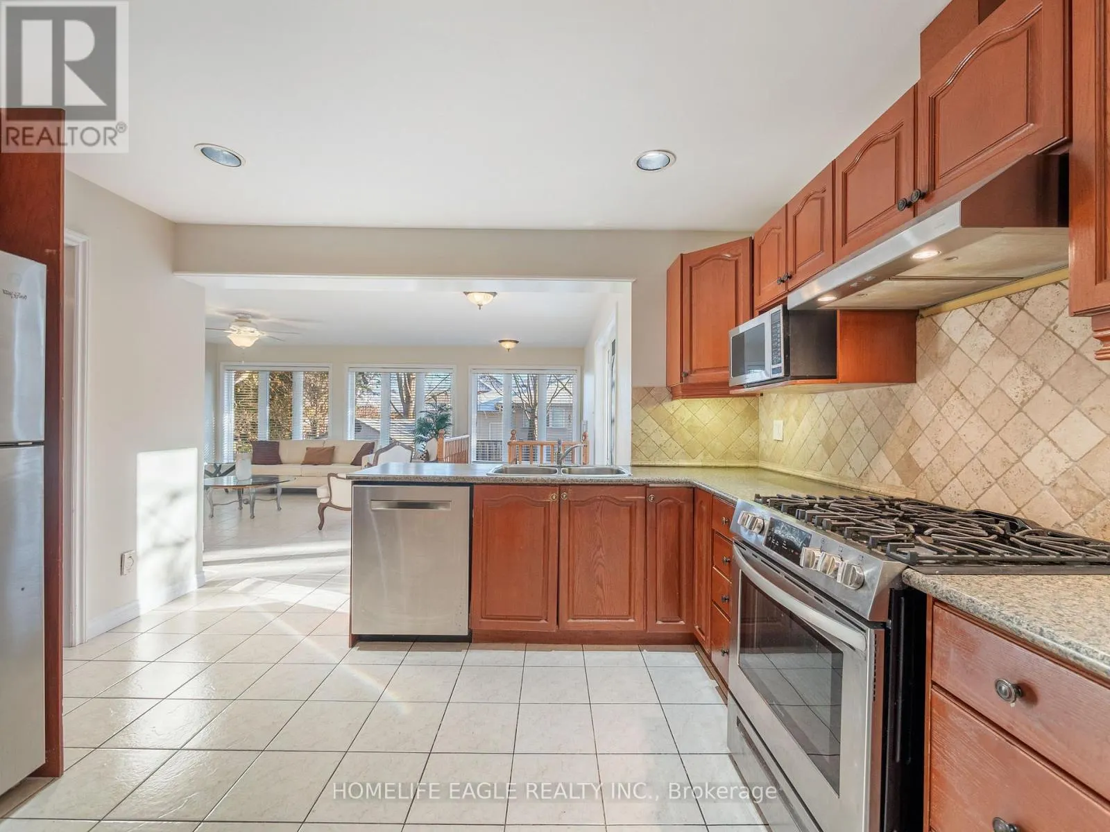 11 KNOLLSIDE DRIVE