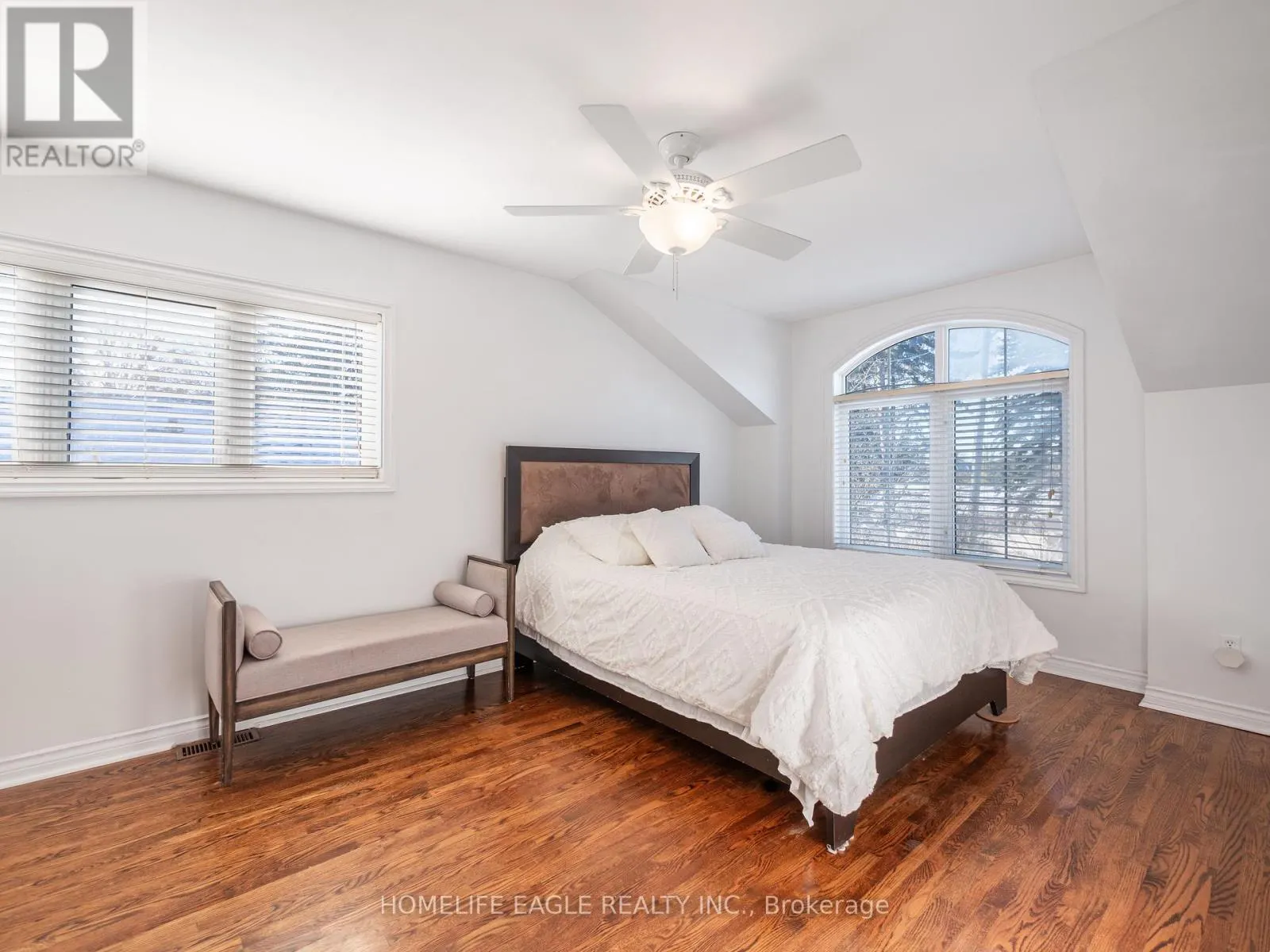 11 KNOLLSIDE DRIVE
