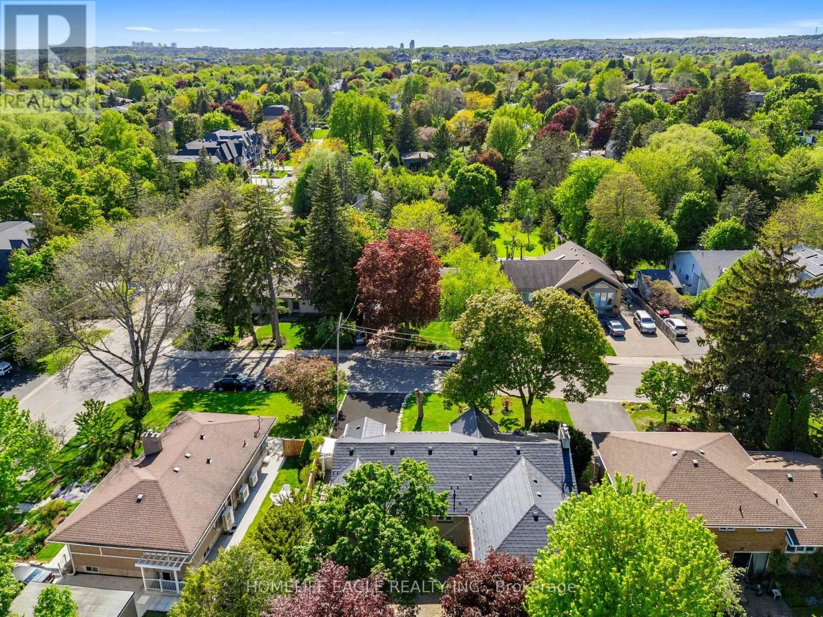 11 KNOLLSIDE DRIVE