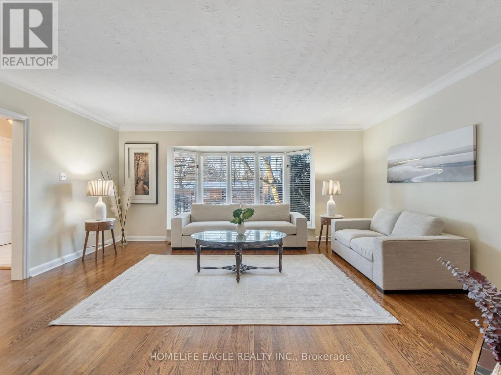 11 KNOLLSIDE DRIVE