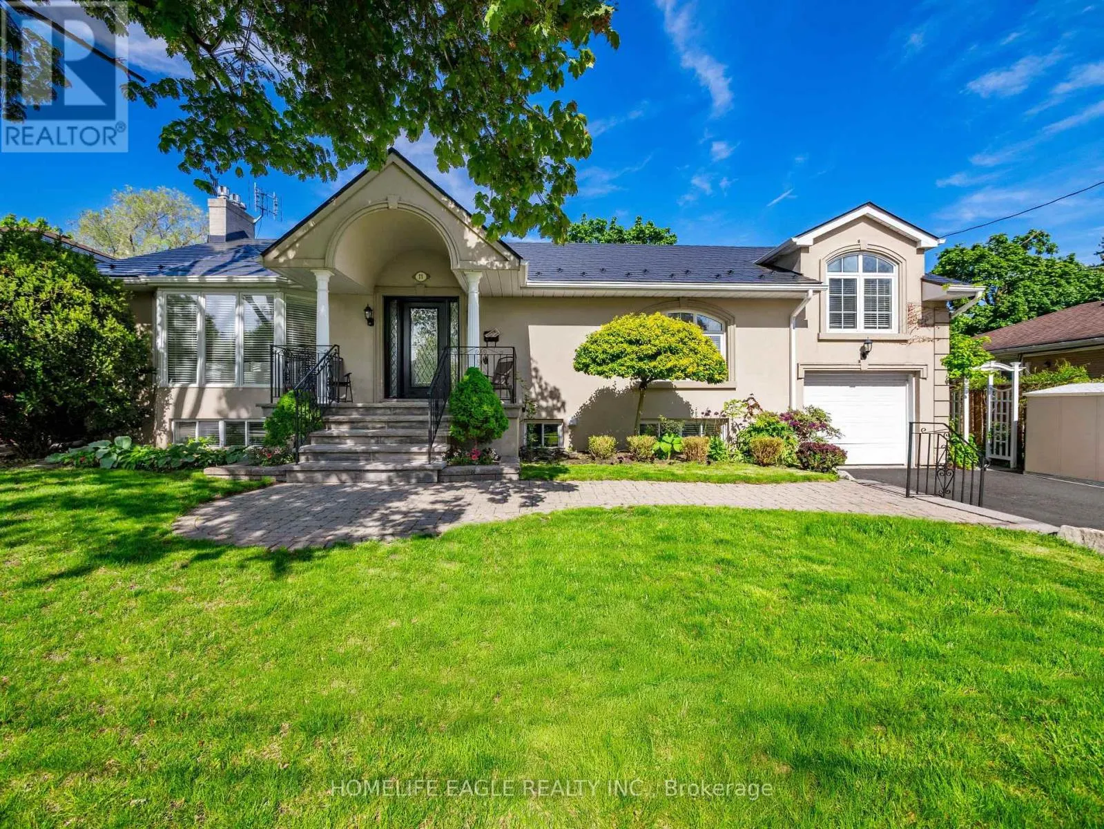 11 KNOLLSIDE DRIVE