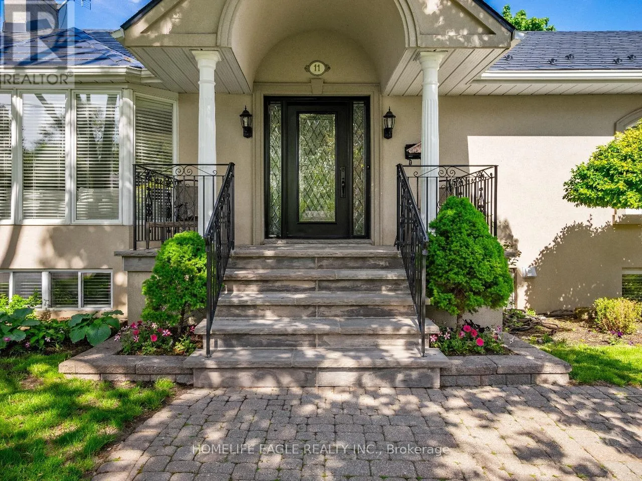 11 KNOLLSIDE DRIVE