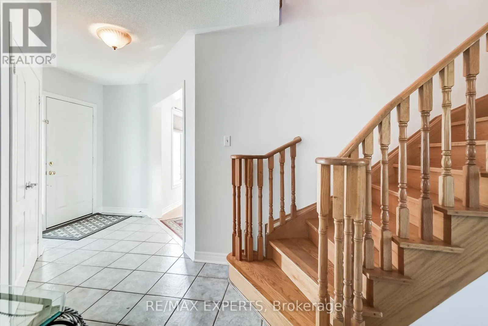 8 PINE HOLLOW CRESCENT