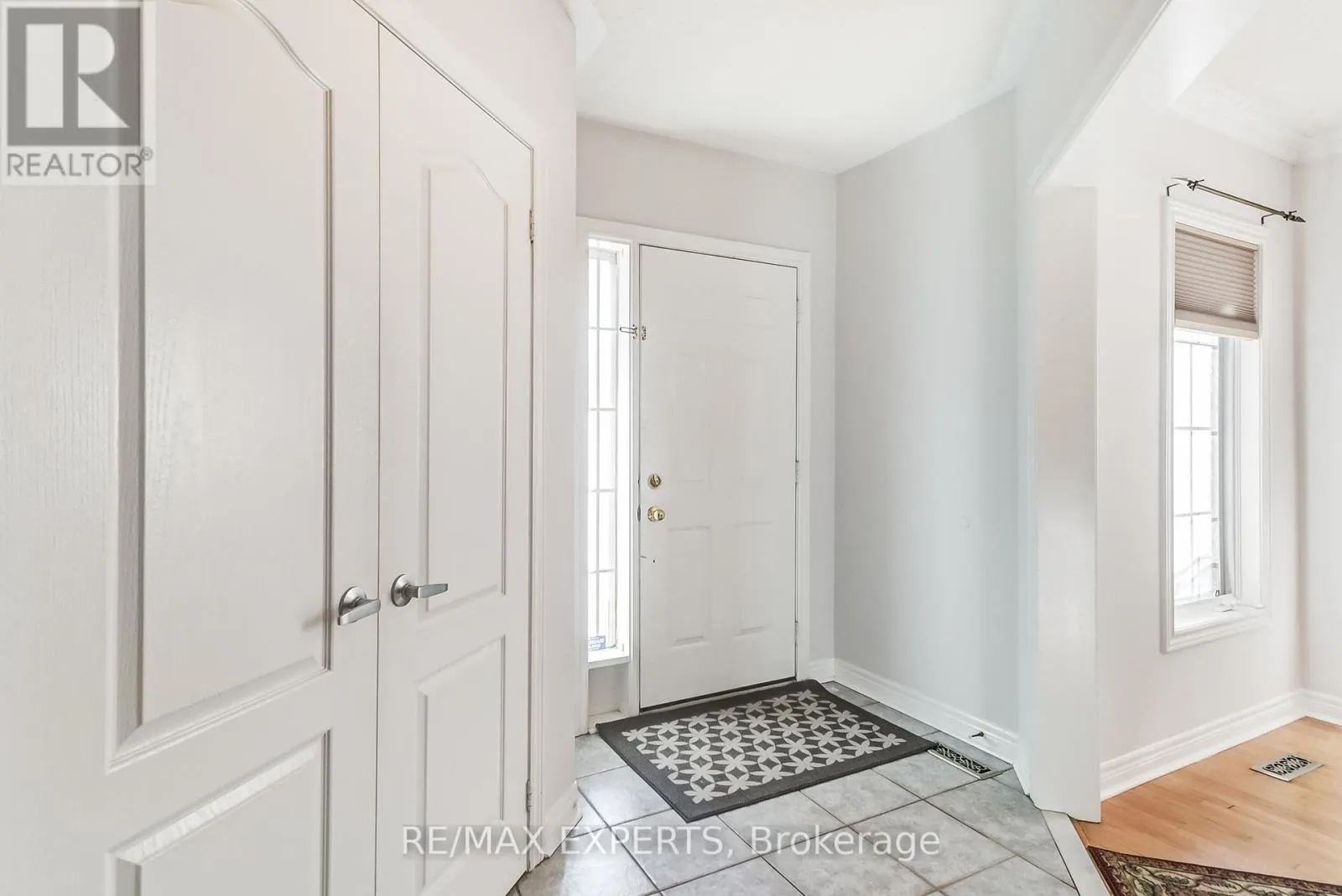 8 PINE HOLLOW CRESCENT