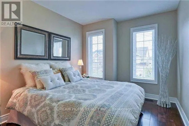 30 WHITE BEACH CRESCENT