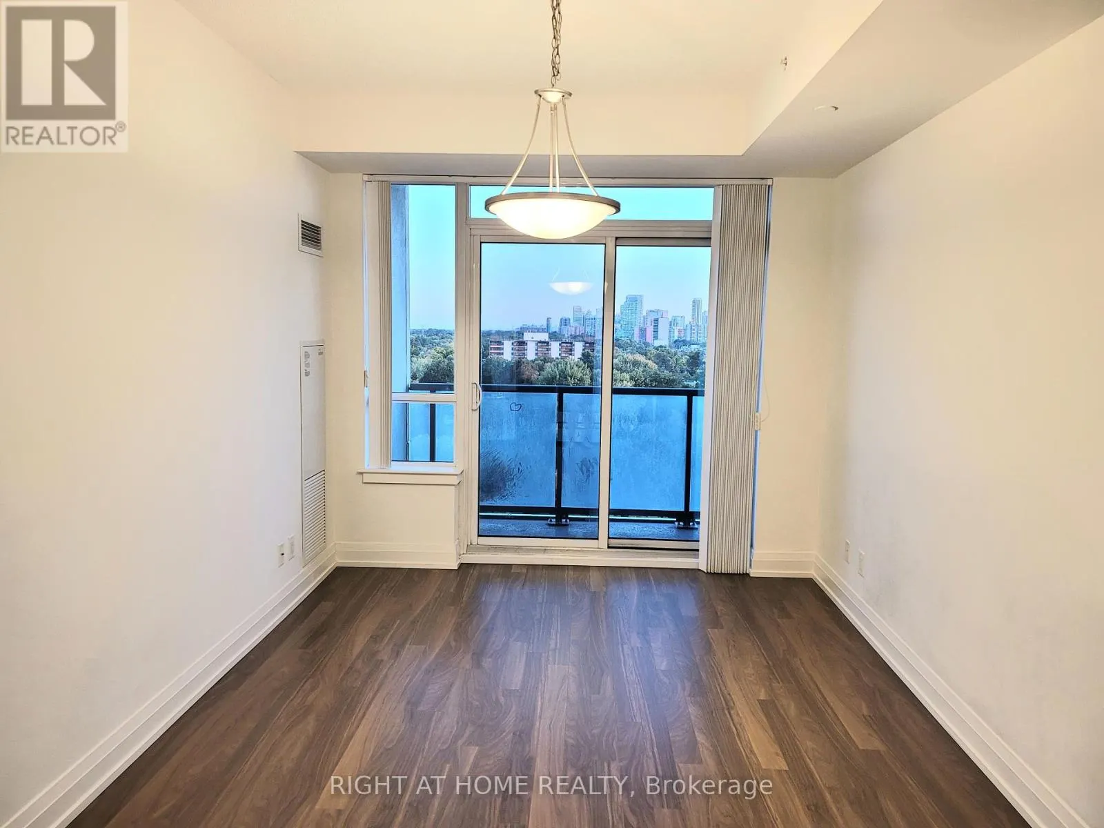 1007 - 7167 YONGE STREET