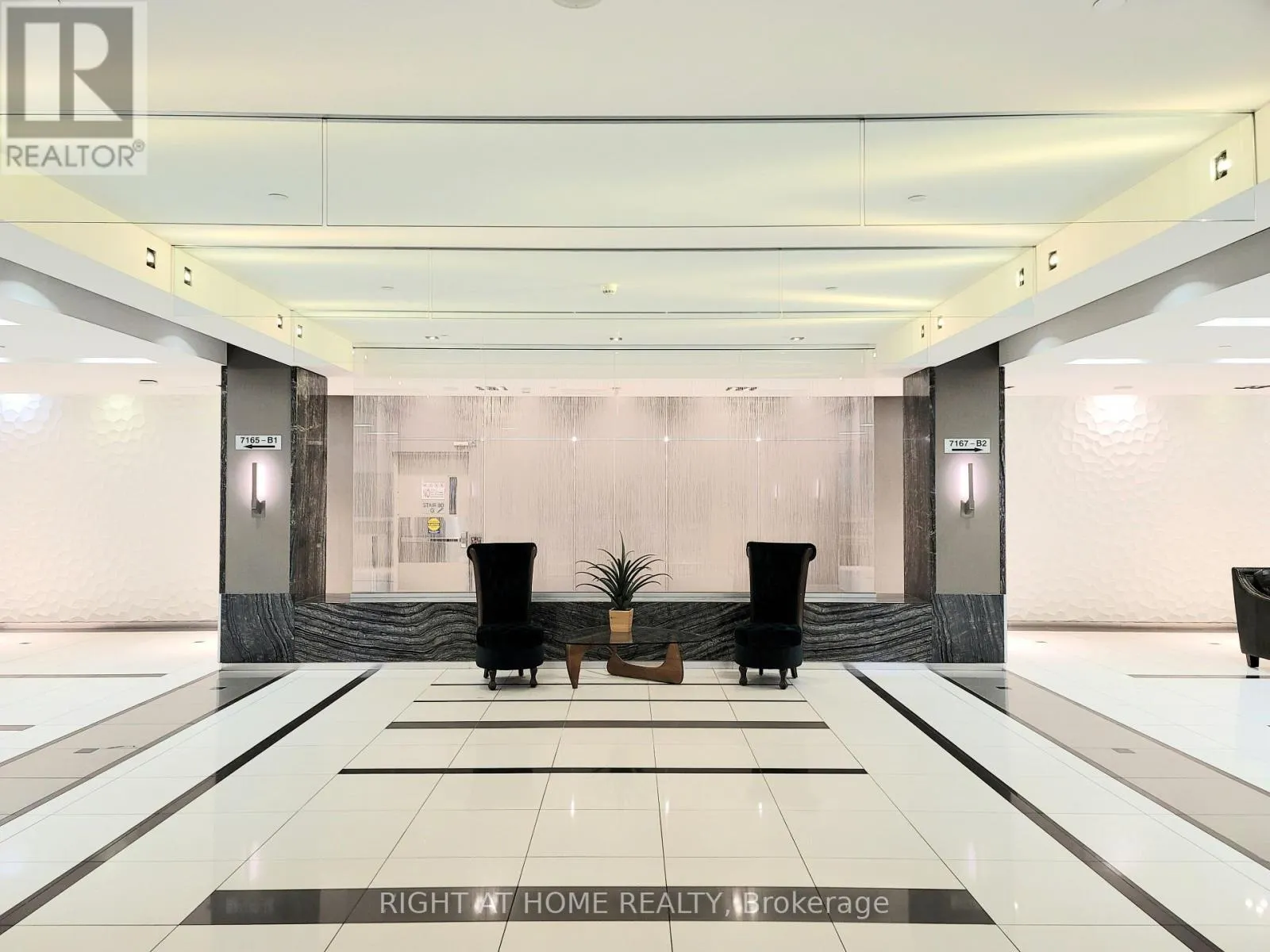 1007 - 7167 YONGE STREET