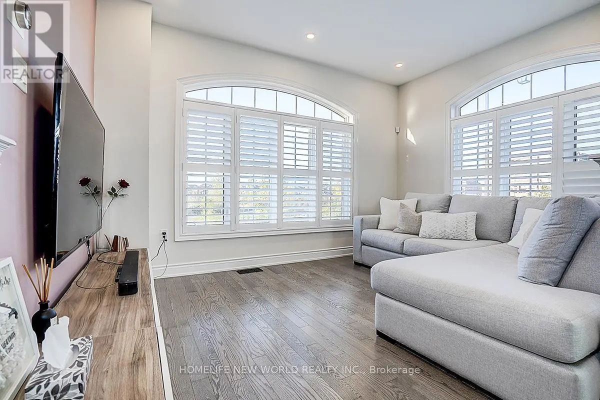 107 BEECHBOROUGH CRESCENT