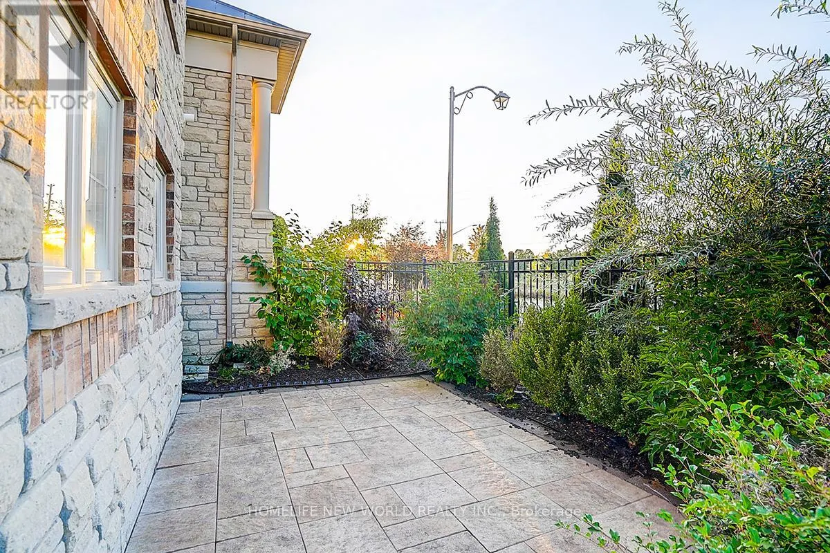 107 BEECHBOROUGH CRESCENT