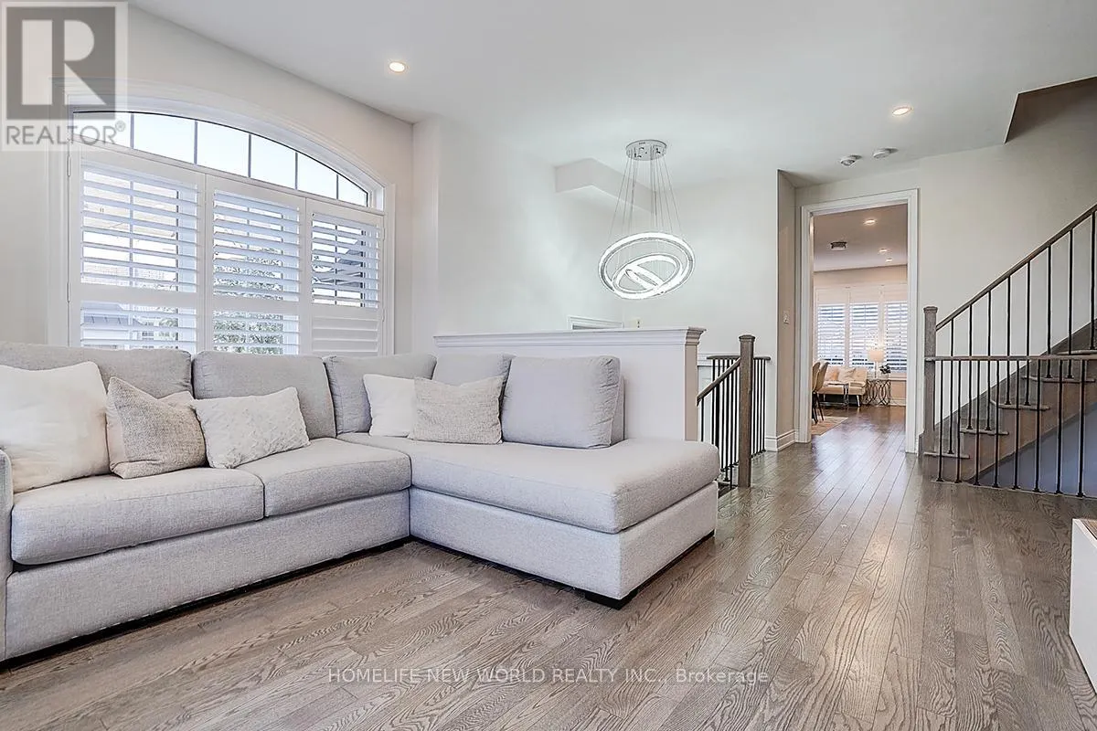107 BEECHBOROUGH CRESCENT