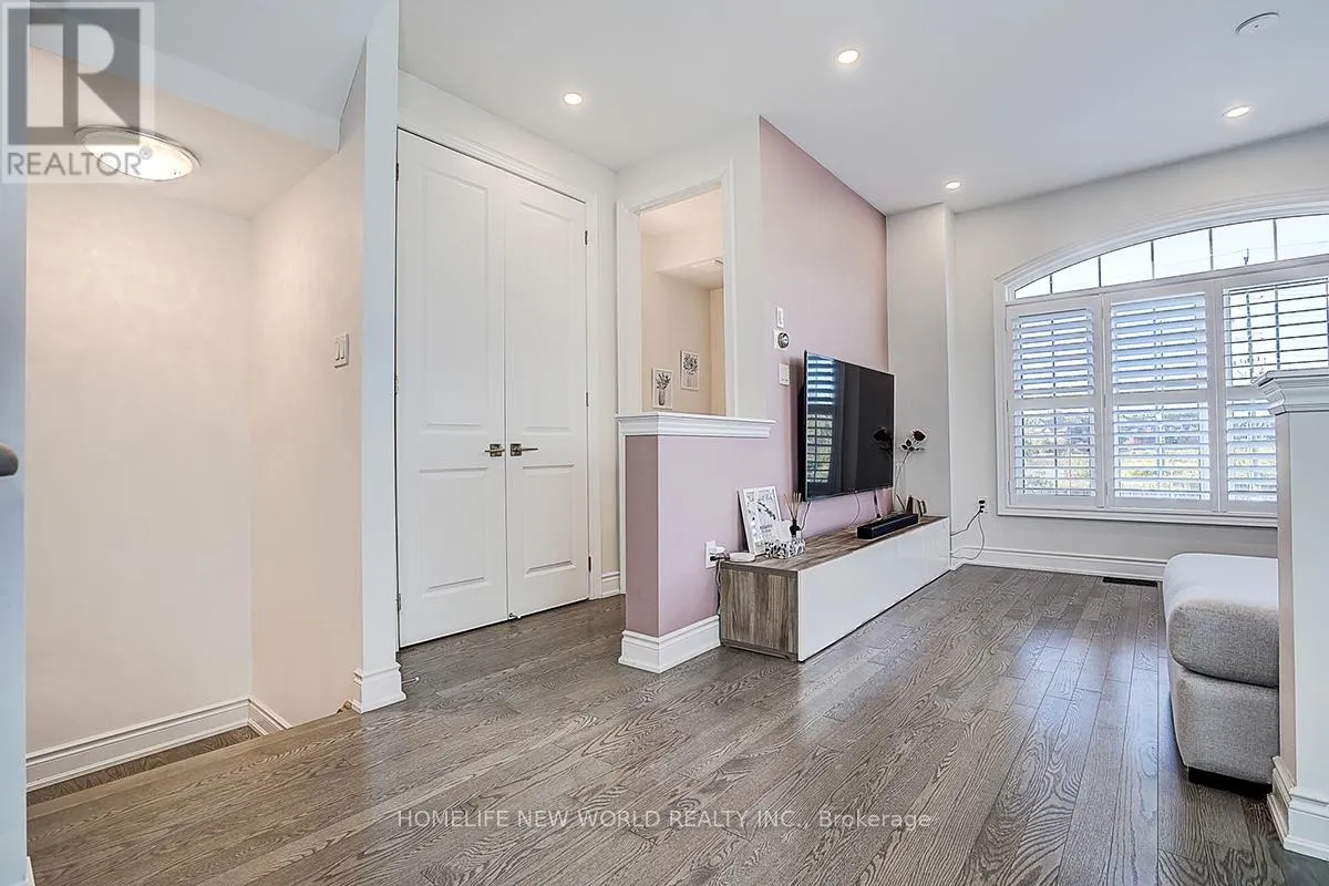 107 BEECHBOROUGH CRESCENT