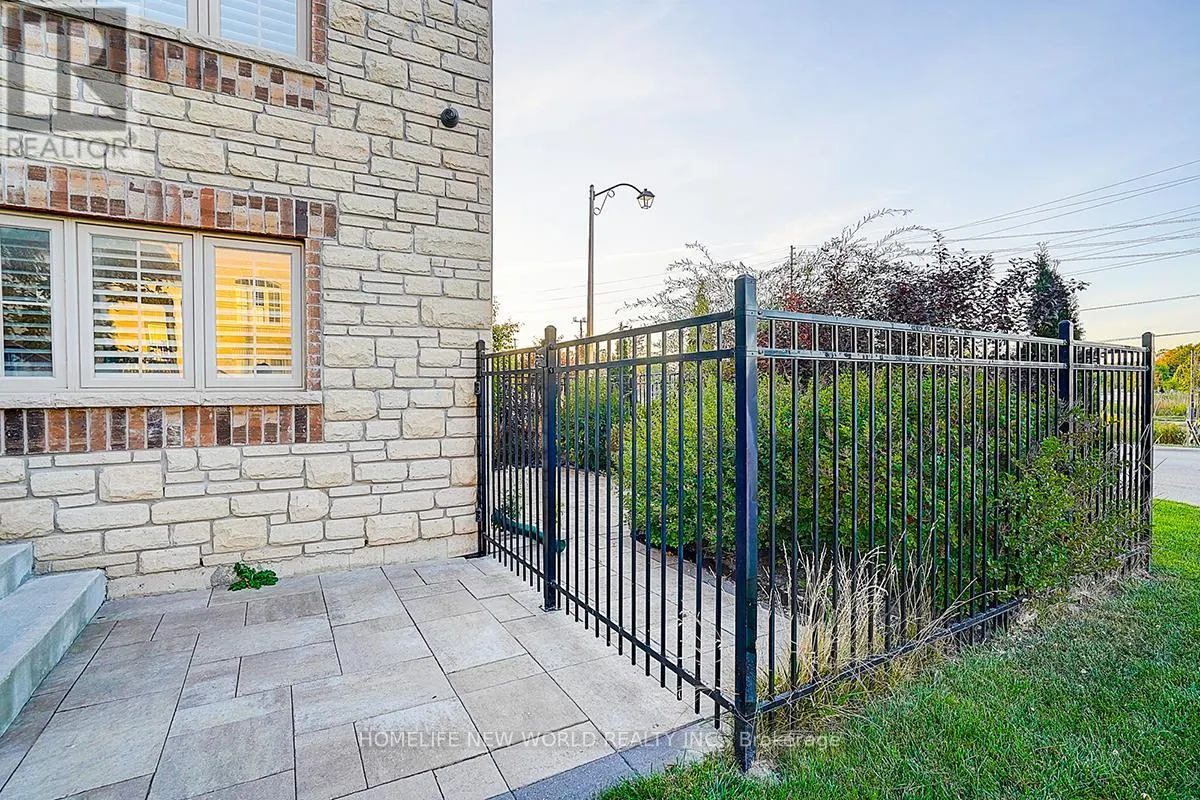 107 BEECHBOROUGH CRESCENT