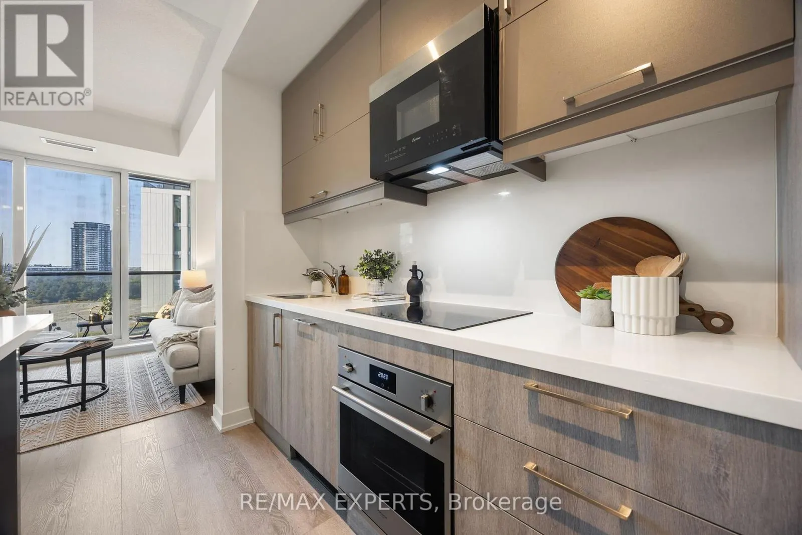 828 - 8119 BIRCHMOUNT ROAD