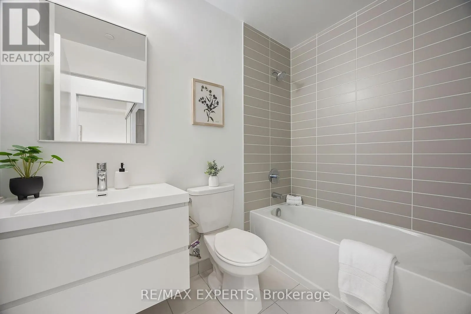 828 - 8119 BIRCHMOUNT ROAD