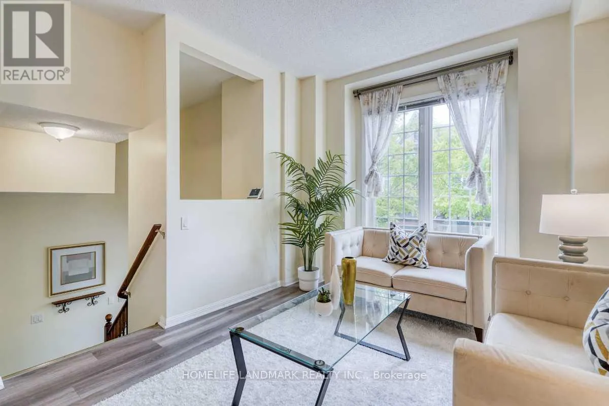 51 - 100 ELGIN MILLS ROAD W