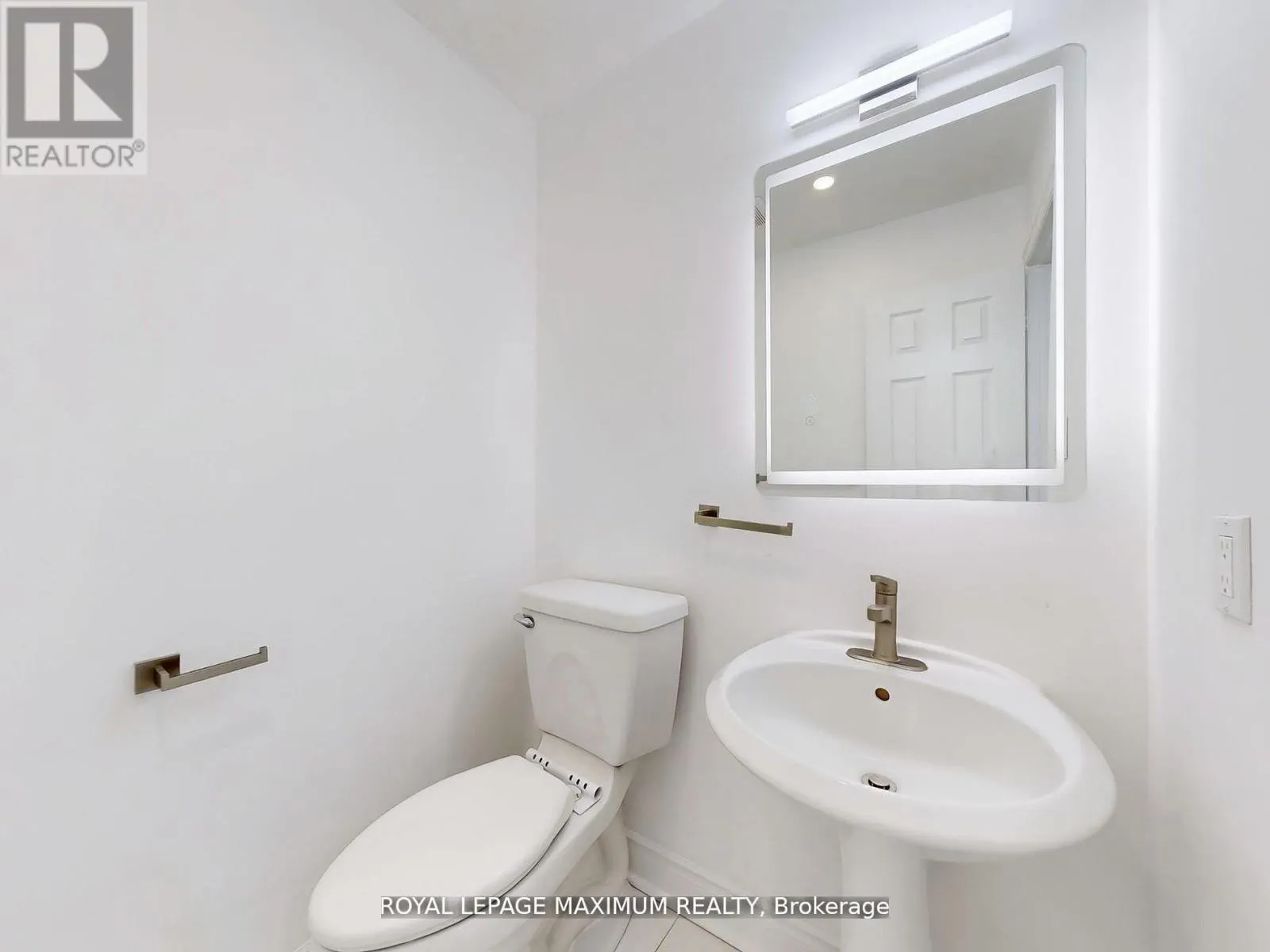 22 A WALTHAM CRESCENT