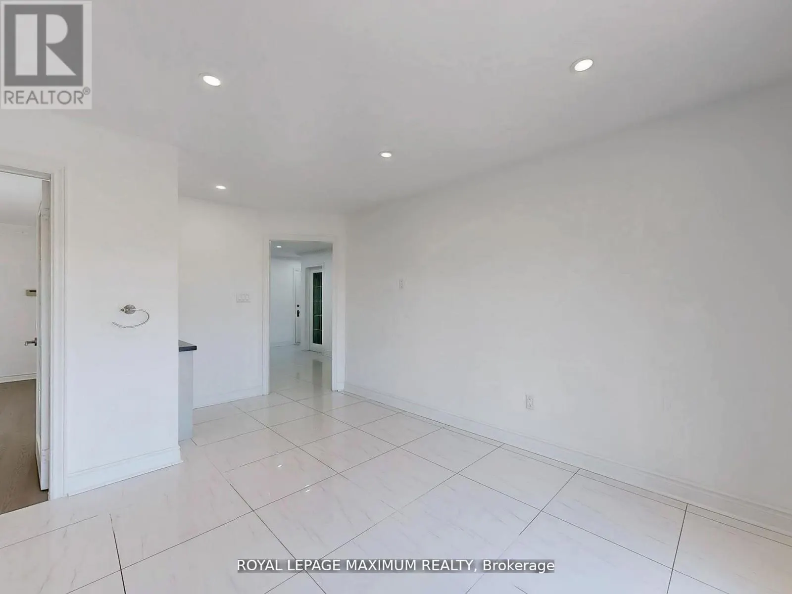 22 A WALTHAM CRESCENT