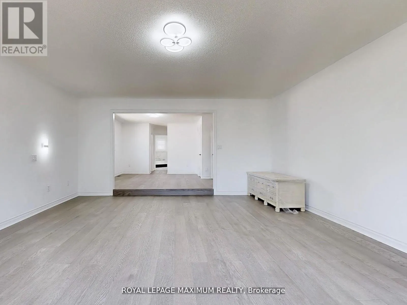 22 A WALTHAM CRESCENT