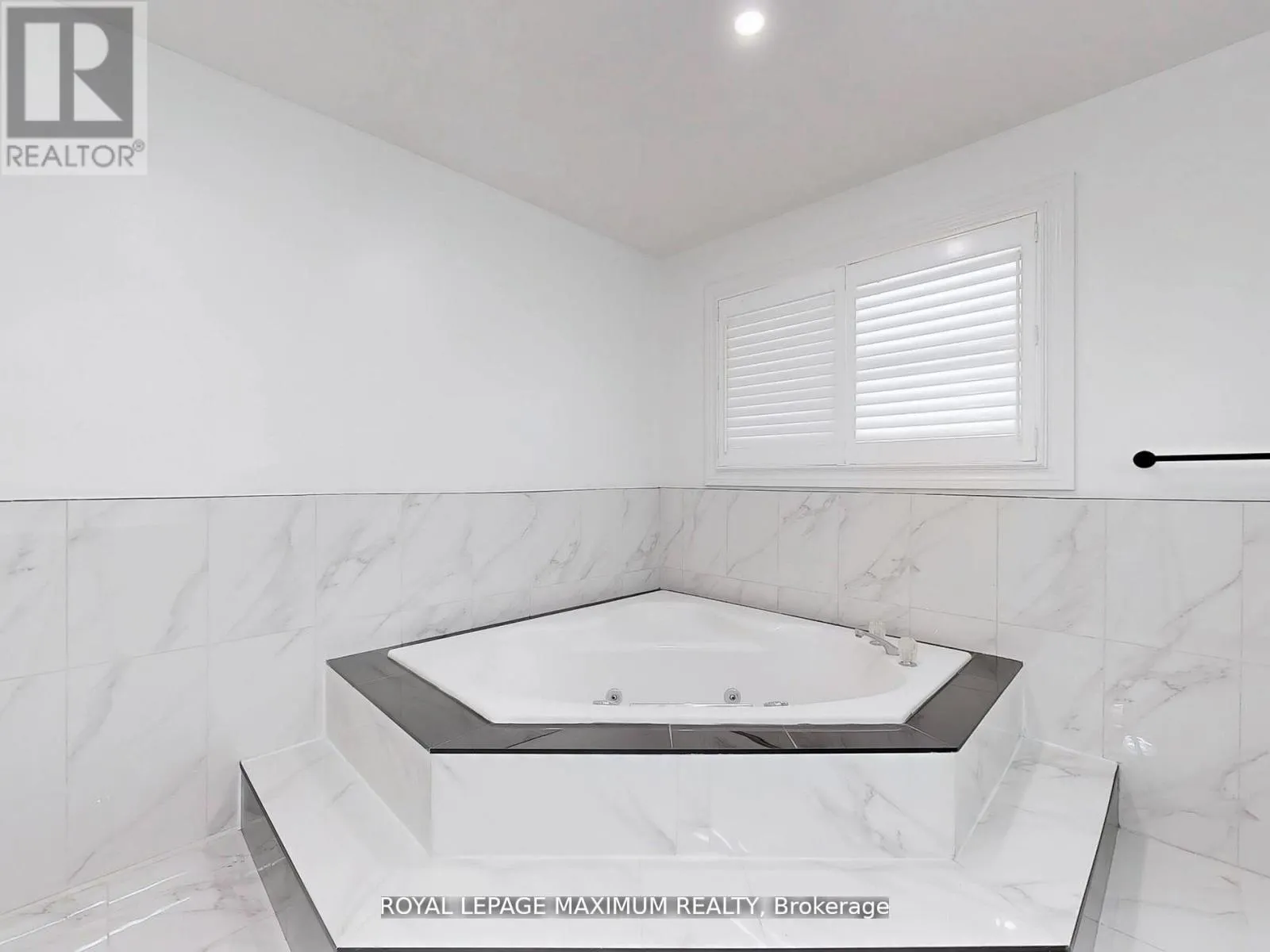 22 A WALTHAM CRESCENT