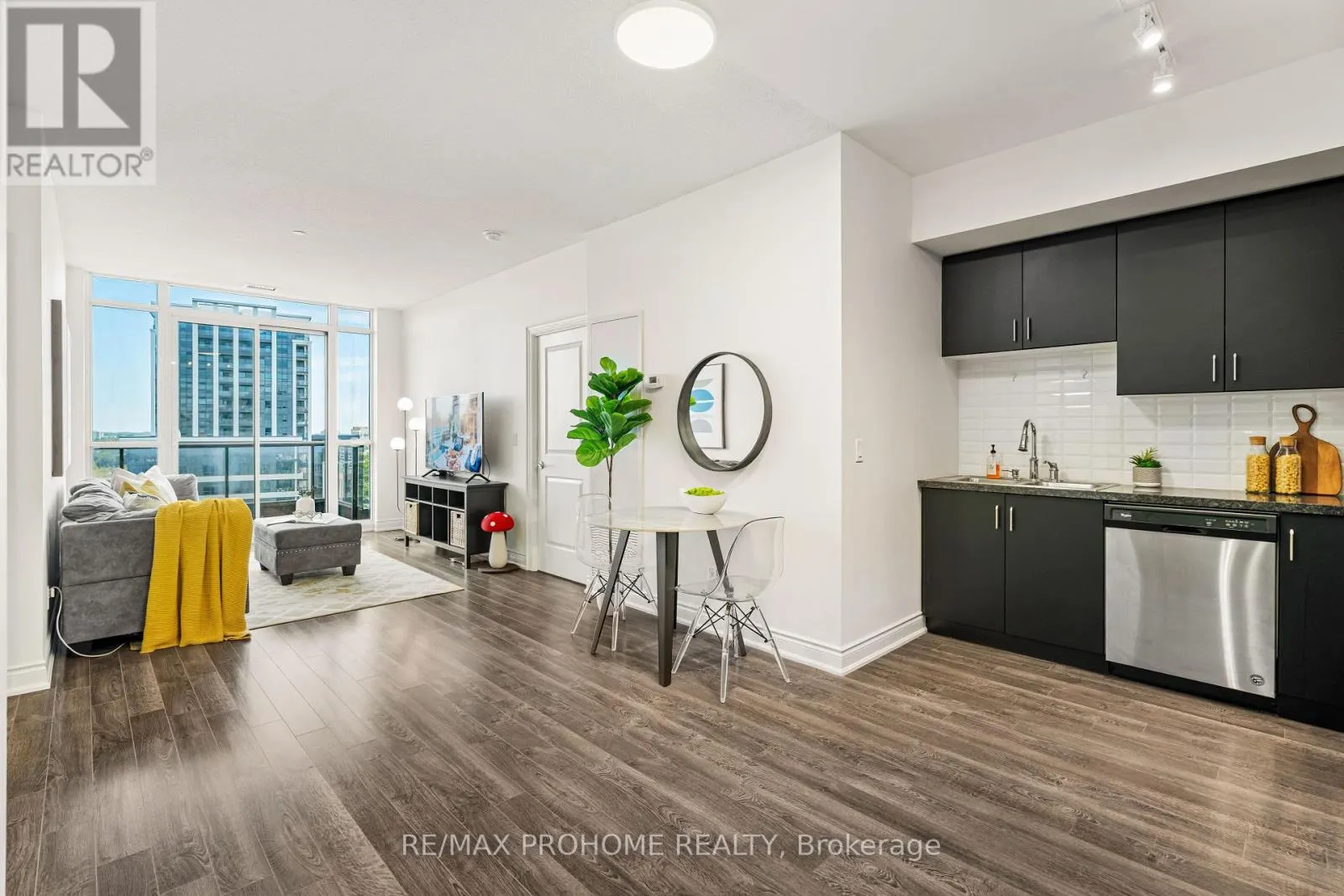 1112 - 33 CLEGG ROAD