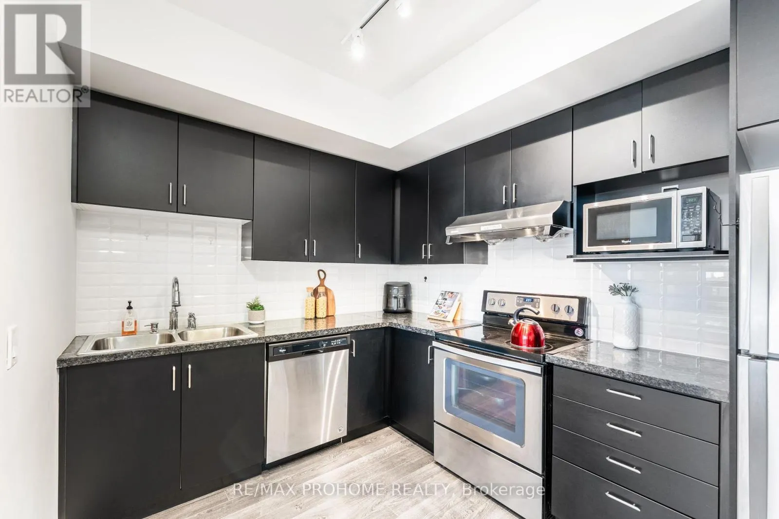 1112 - 33 CLEGG ROAD