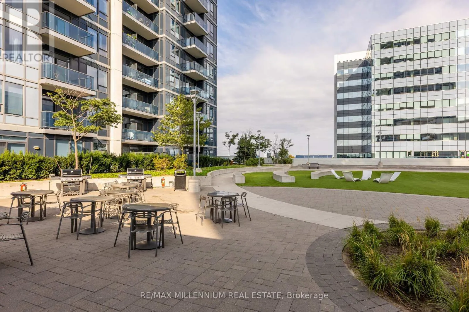 1401 - 3700 HIGHWAY 7 ROAD